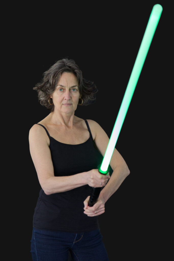Vrouw met lichtzwaard